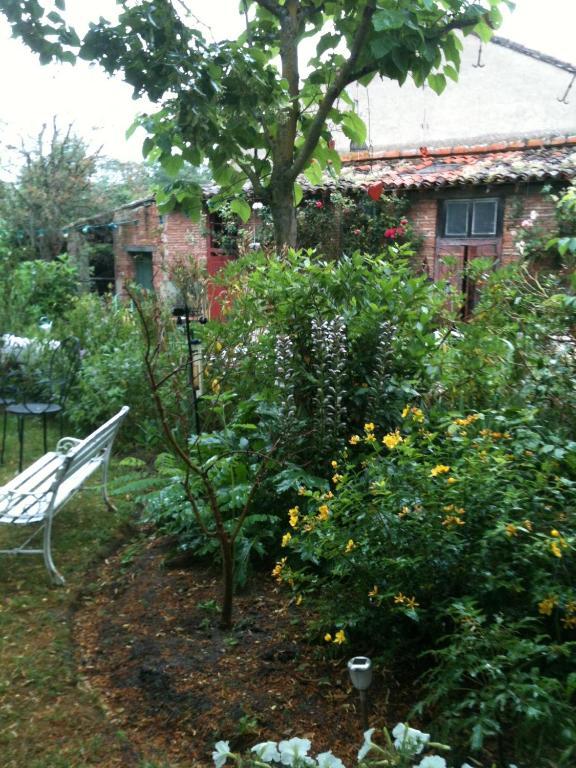 Chambre D'Hotes "Le Village" Villenouvelle Bagian luar foto