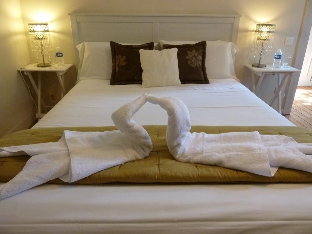 Chambre D'Hotes "Le Village" Villenouvelle Ruang foto