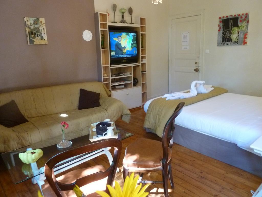Chambre D'Hotes "Le Village" Villenouvelle Ruang foto