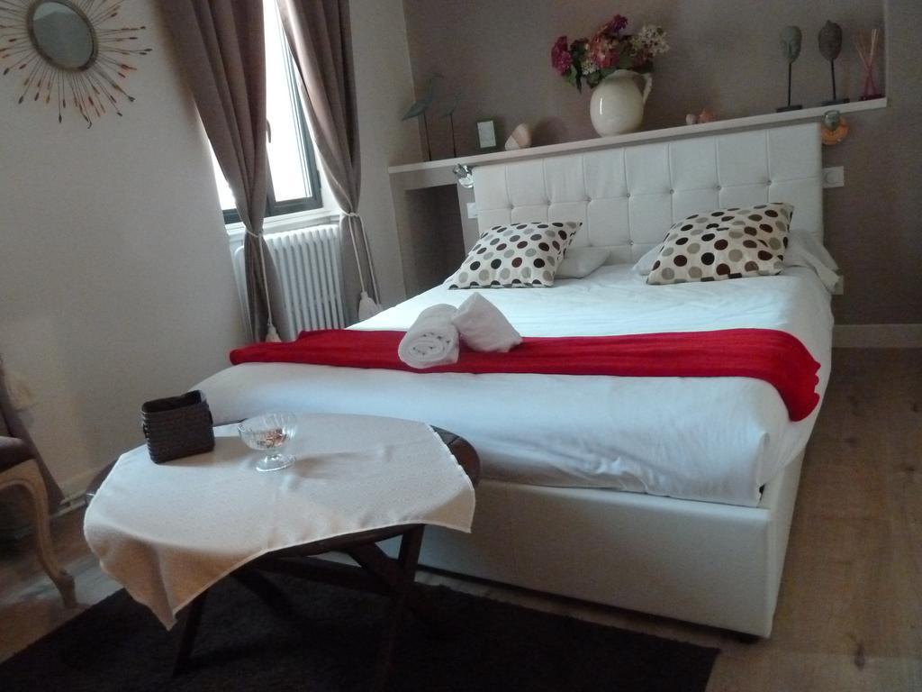 Chambre D'Hotes "Le Village" Villenouvelle Bagian luar foto